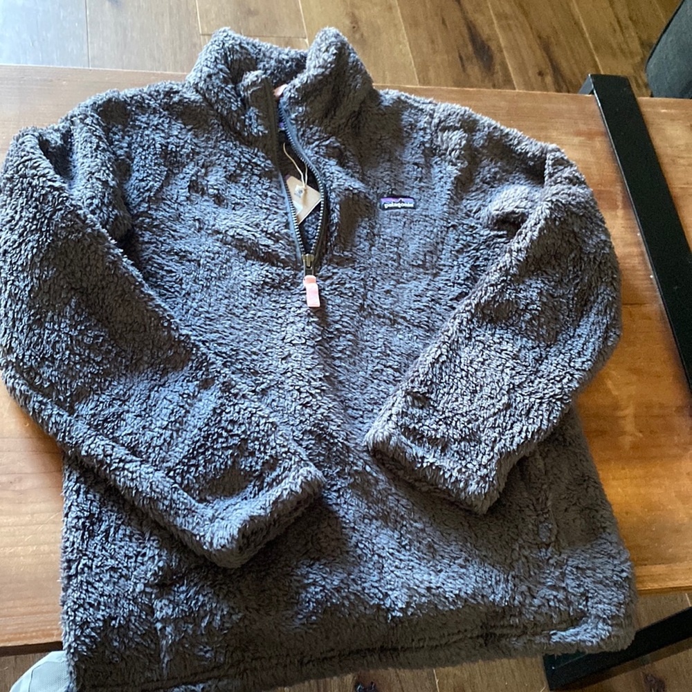 Patagonia NWT Girls Pullover Fleece. Youth xl